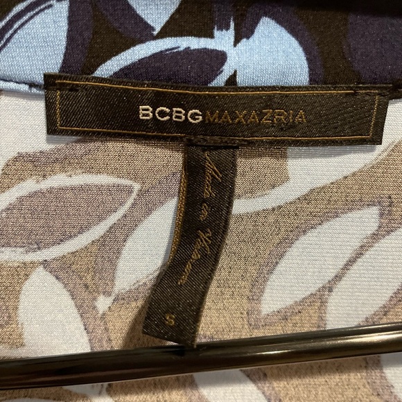 Chic Black & Blue Wrap Dress with Leaf Print – Size S BCBG - Picture 4 of 4